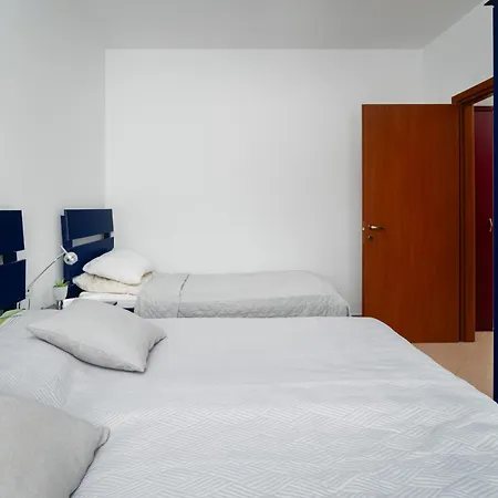 Dajmon Sea View Апартаменты Голем